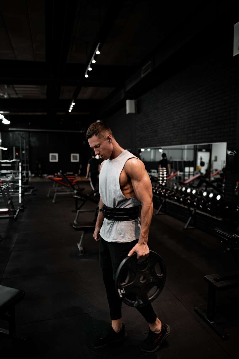class-04 VGL Fitness Man Weight Training